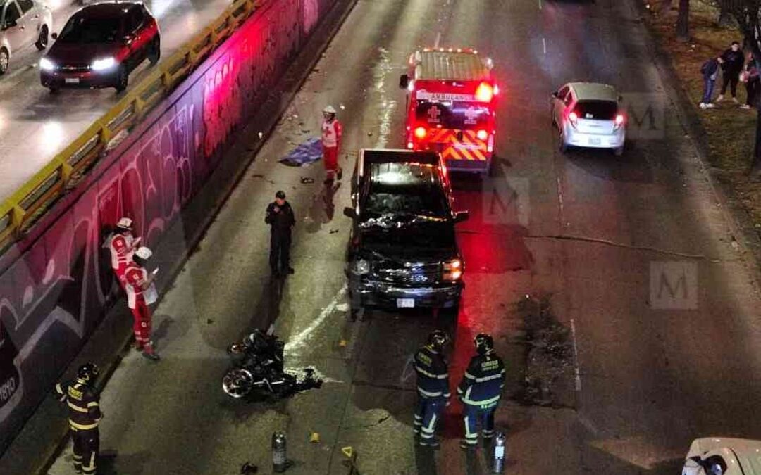 Motociclista muerto en trágico choque con camioneta en Circuito Interior, CdMx