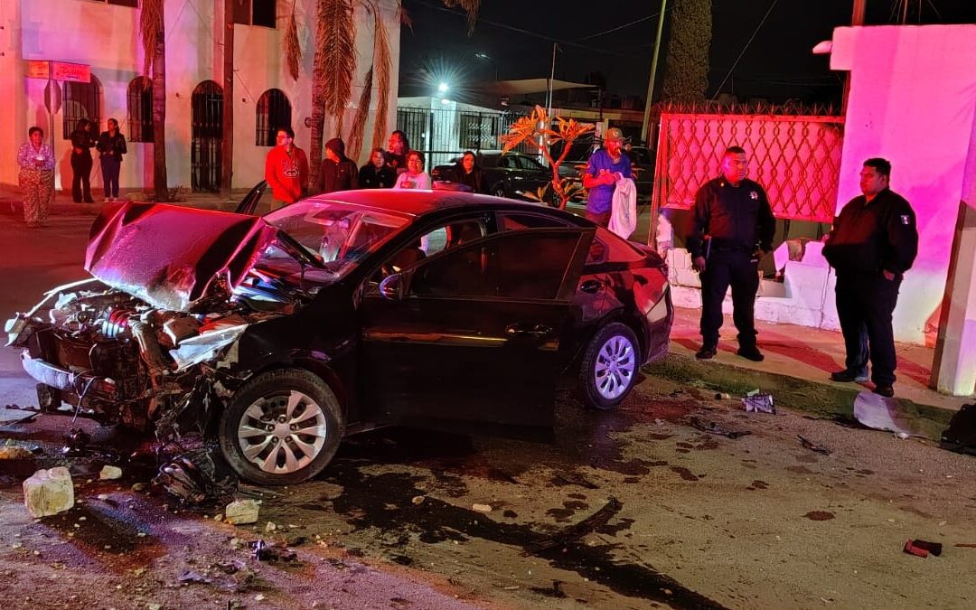 Accidente en Torreón: Joven Causa Accidente y Derriba Barda de Vivienda