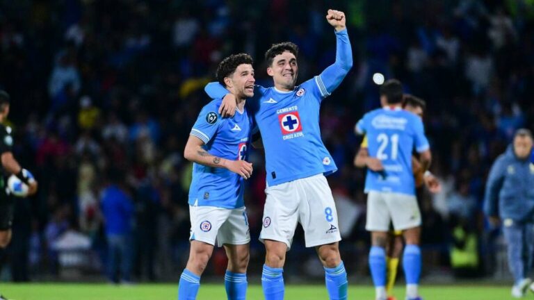 Cruz Azul Reduce el Plantel: Solo Tres Jugadores Mayores de 30 Años Tras las Salidas Clave