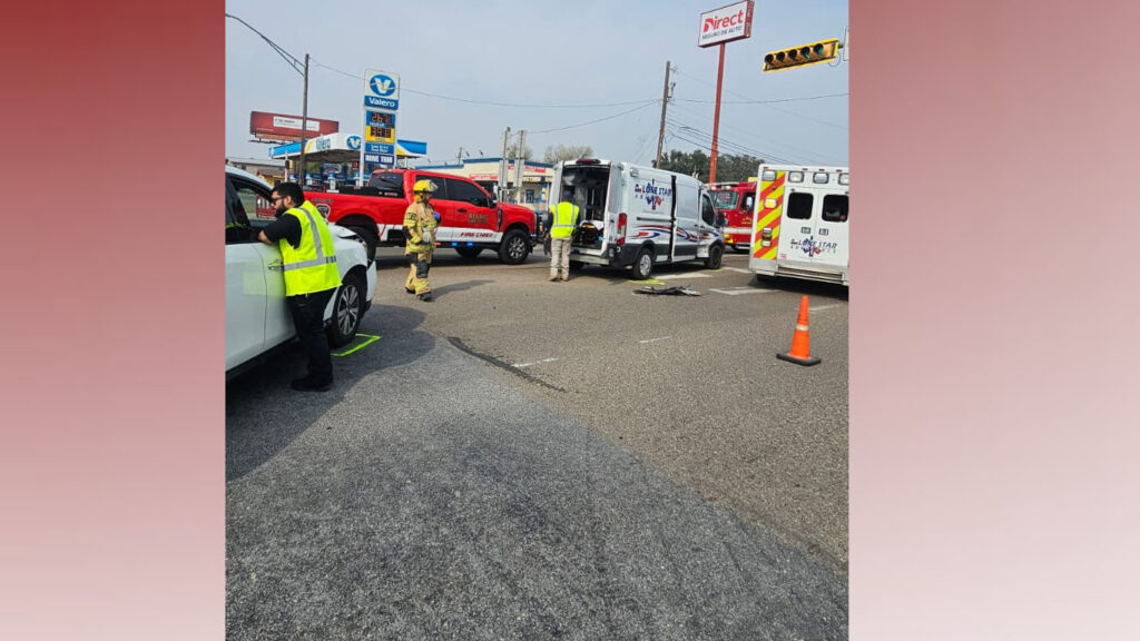 Accidente en Alamo Road: Ambulancia de Lone Star EMS Involucrada