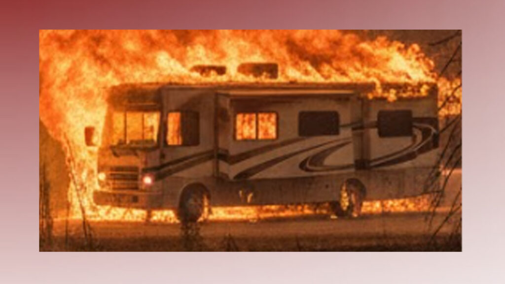 Incendio en Weslaco: Un RV en Llamas consume completamente el vehículo sin causar lesiones