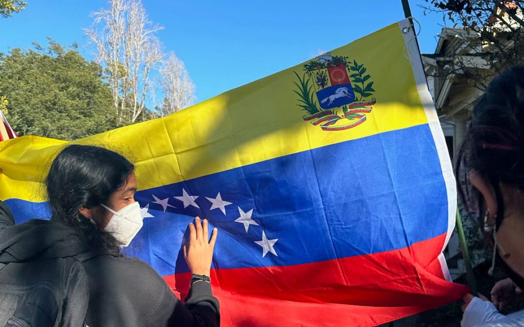 Marcha Estudiantil en Santa Cruz: Un llamado contra la Intervención de EE. UU. y las Políticas de Inmigración