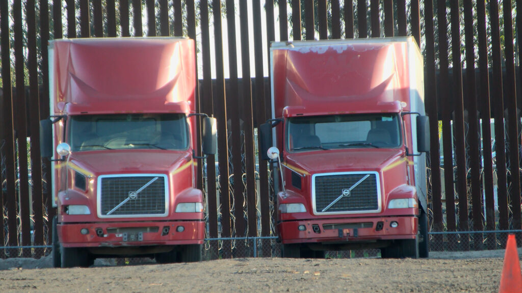 Escuelas de Camiones bajo la Lupa: El Departamento de Transporte Advierte sobre Fraude y Seguridad Vial