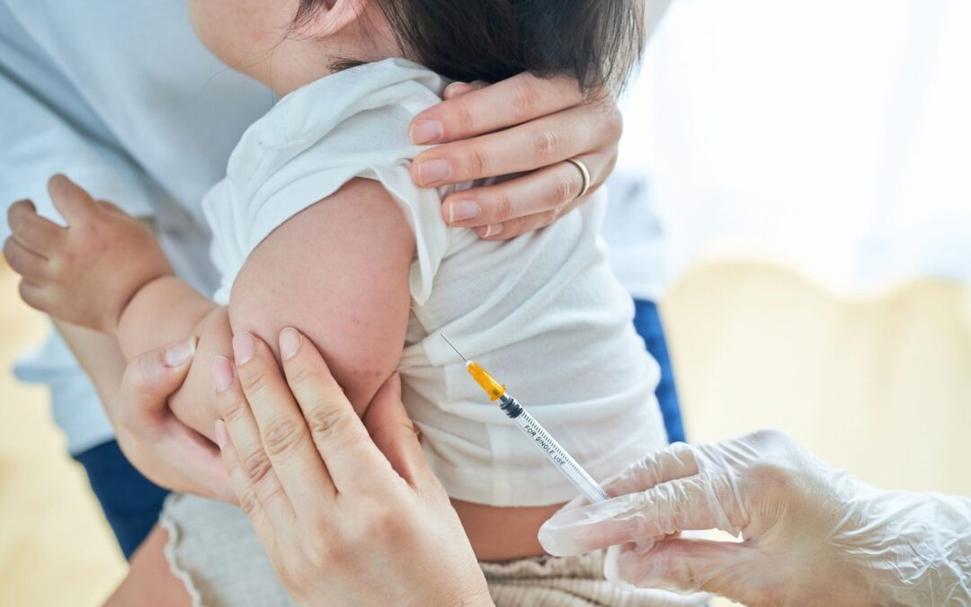 Vacunas infantiles urgente llamado médico ante la desinformación