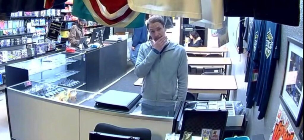 Robo de tarjeta de baloncesto de Victor Wembanyama en tienda de El Paso: Sospechoso sigue en libertad