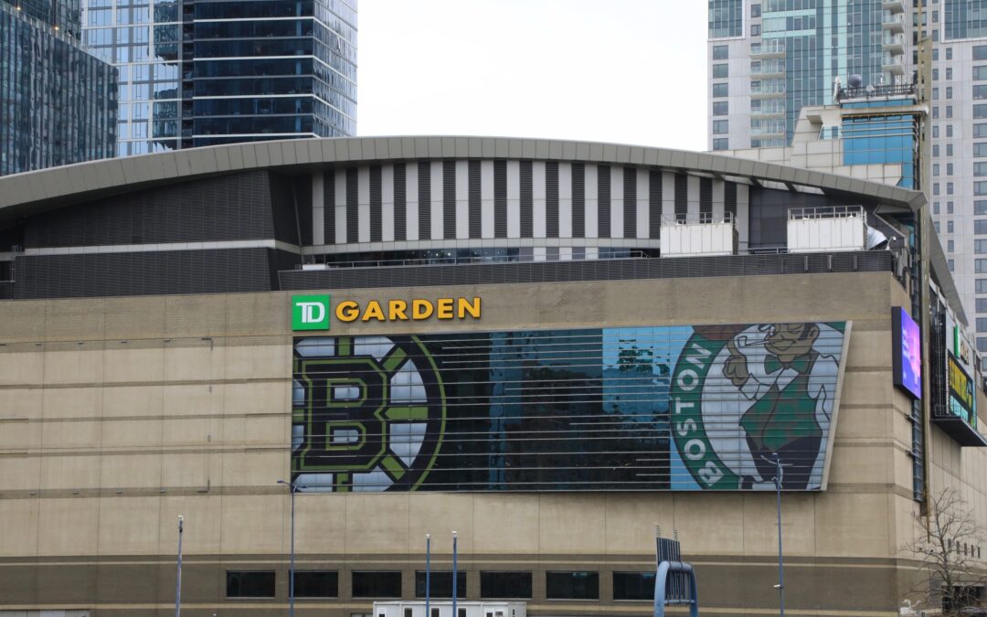 Altercado entre aficionados en TD Garden: Hombre hospitalizado y otro enfrenta cargos