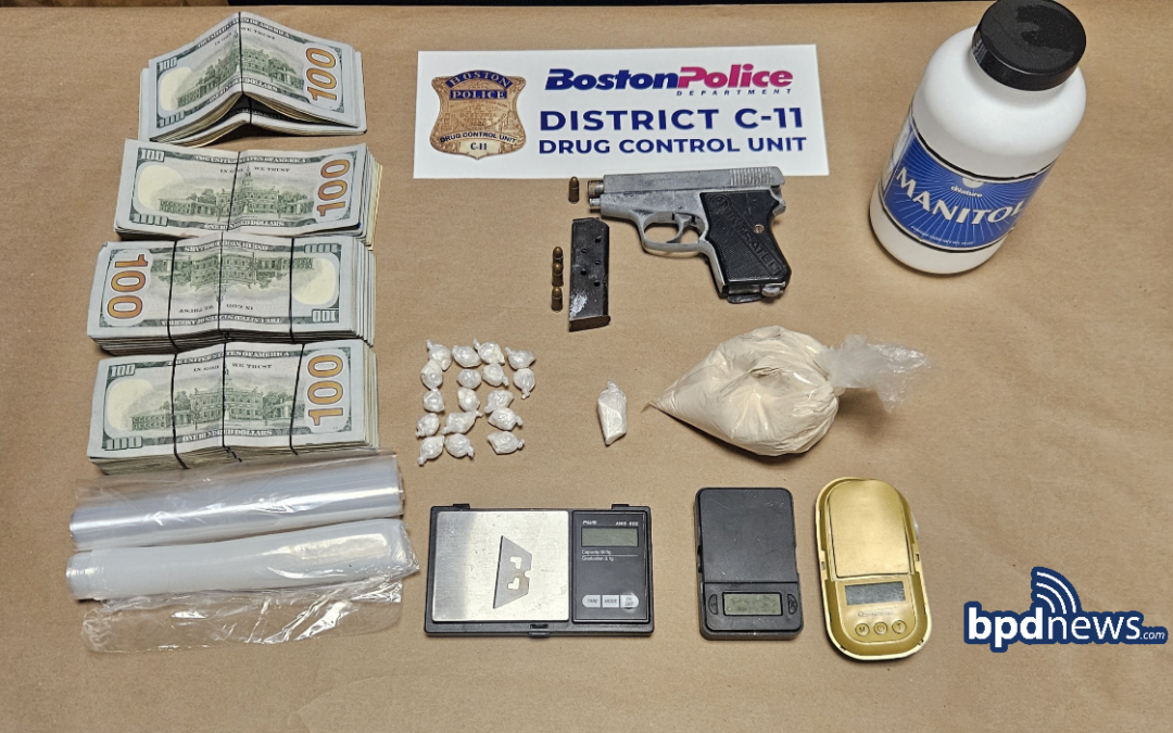 Arresto en Dorchester vinculado a decomiso de armas y fentanilo