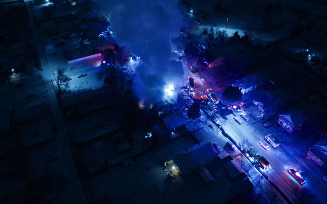 Incendios Estructurales en Pueblo: Bomberos en Acción Bajo Condiciones Congelantes