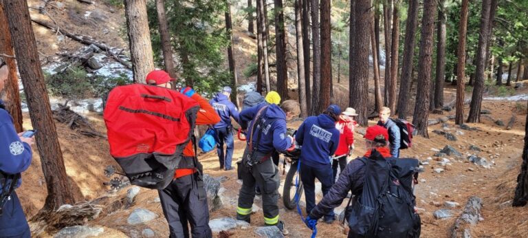 Rescate invernal: 3 equipos de emergencia salvan a excursionista herido en Ophir Creek