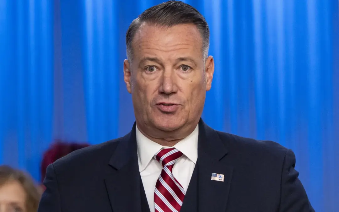 Juez Federal Exige Comparecencia del Director de ICE por Negar Debido Proceso a Inmigrantes en Minnesota