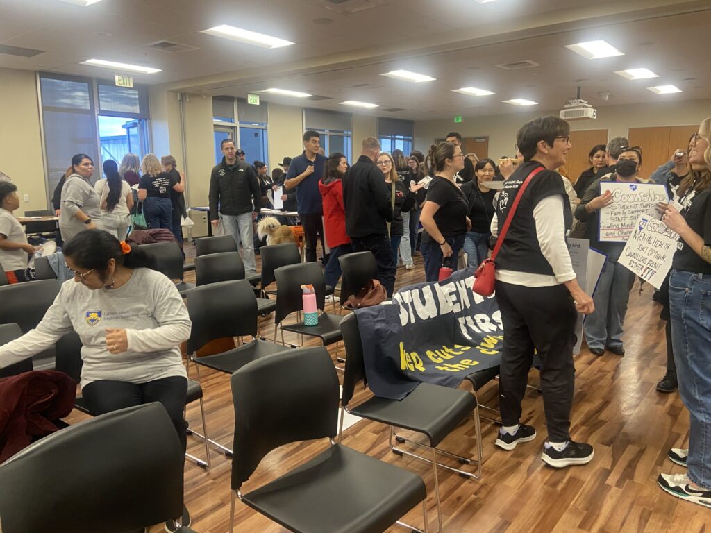 Recortes Escolares: Empleados del Distrito Escolar del Valle de Pájaro Exigen la Restitución de Puestos