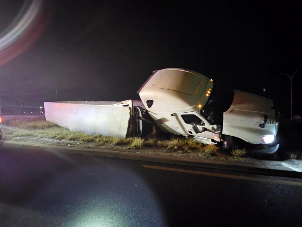 Accidente de tráiler en Edinburg: Vialidad reabierta tras percance