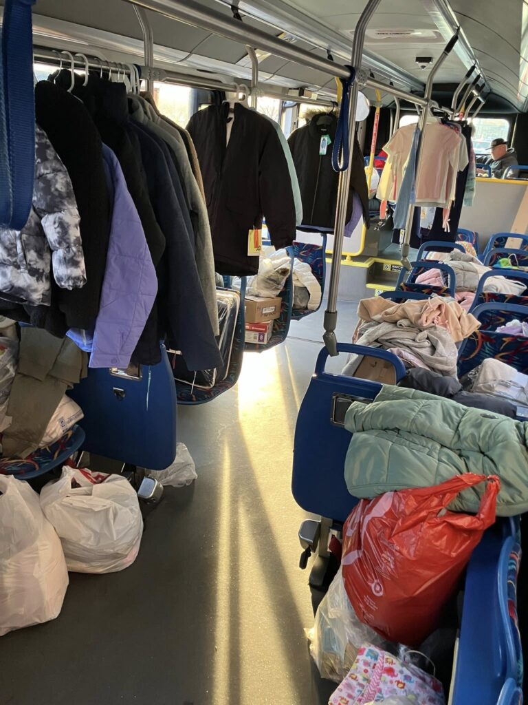Donación de $7,000 recolectada en la exitosa jornada “Stuff a Bus” de Washoe County