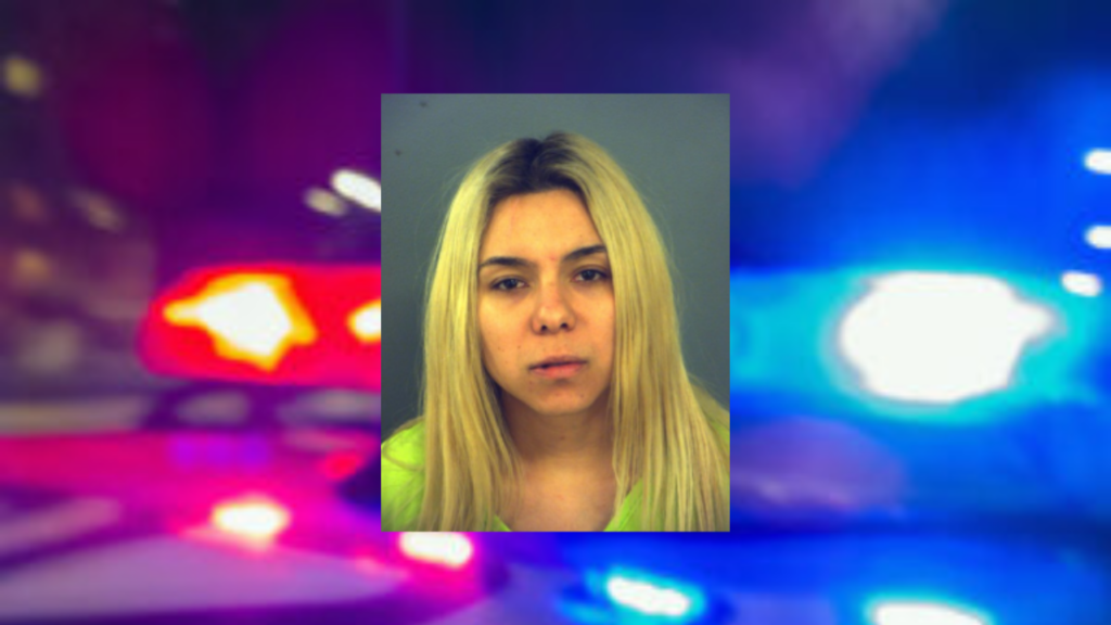 Accidente Vehicular Mortal en El Paso: Arrestan a Mujer de 25 Años por Agresión por Intoxicación