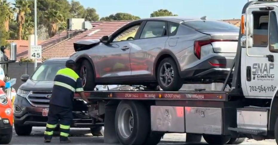 Accidente Múltiple en Desert Inn y Torrey Pines Causa Caos en Las Vegas