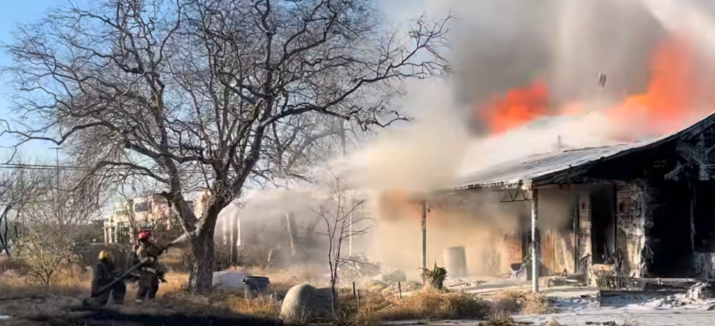 Incendio Estructural en Corpus Christi: Una Respuesta Rápida de los Bomberos y Servicios de Emergencia
