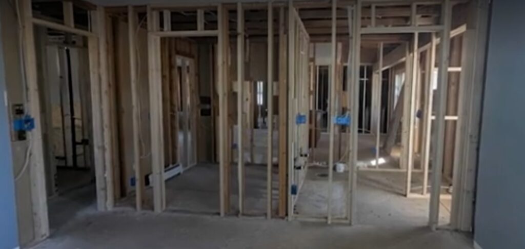 Familia de Fort Collins denuncia a contratista tras perder 219 mil dólares en remodelación fallida