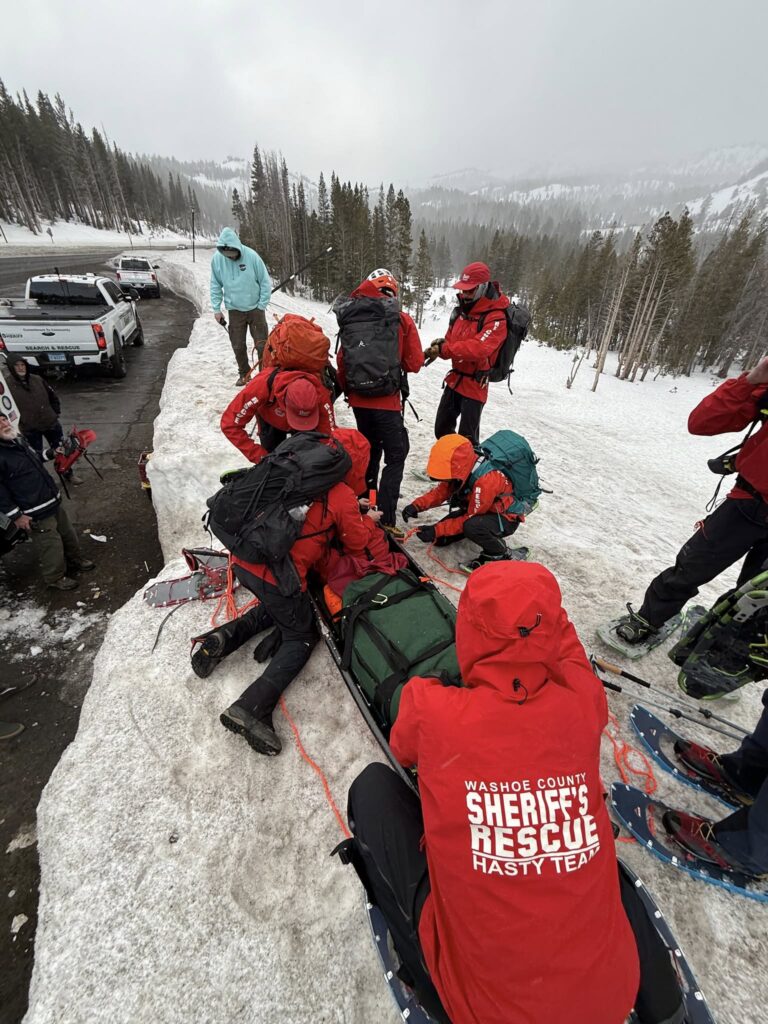 Rescate: 2 senderistas salvados de una tormenta de nieve en Mount Rose Summit