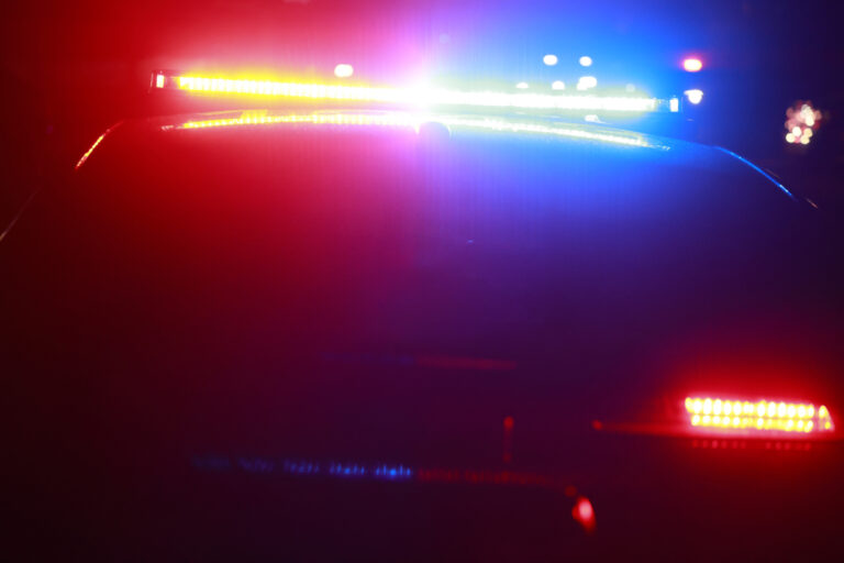Tragedia Vial: Un Hombre de 44 Años Muere en Accidente de Motocicleta en Red Hills Road