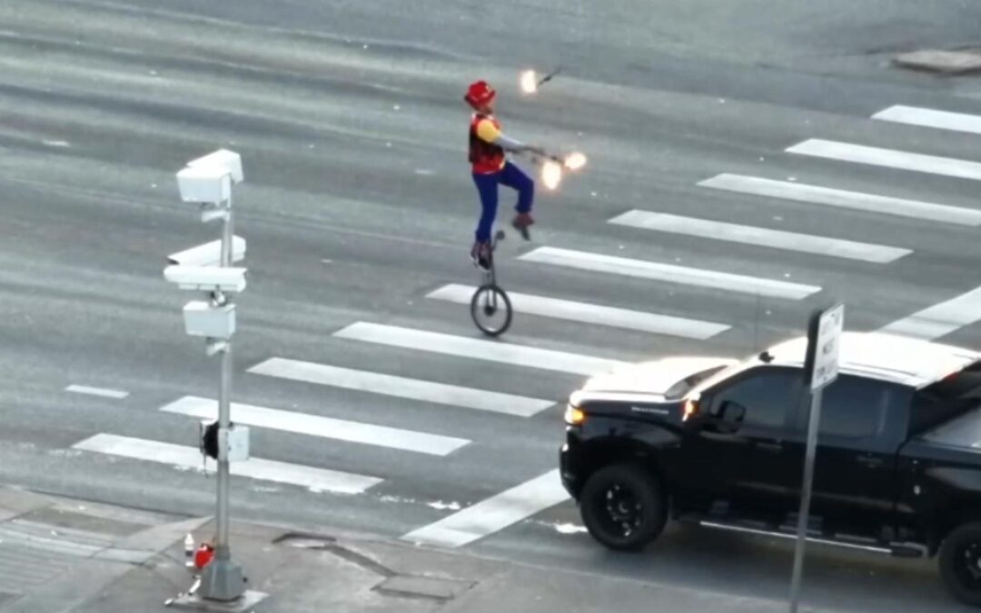 Espectáculo Callejero Inusual en Commerce City Genera Advertencia de Seguridad