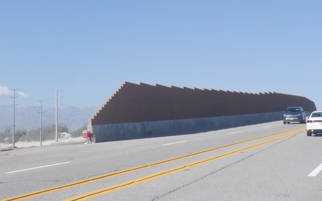 Palm Springs Finaliza el Muro Contra el Viento en Gene Autry Trail para Aumentar la Seguridad Vial