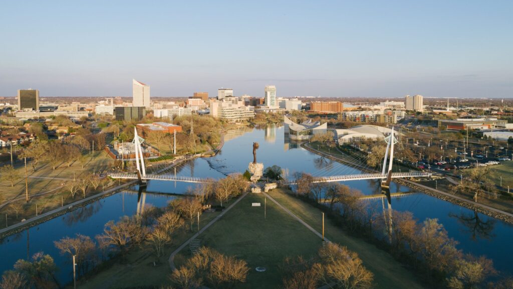 Contratistas en Kansas multados y vetados tras múltiples violaciones a la ley