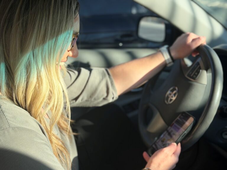 Peligro al volante: la Oficina del Sheriff de Carson City endurece vigilancia por conducción distraída
