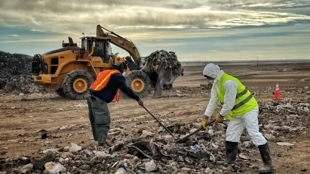Desaparición de Carl Smith: Búsqueda en el Vertedero de Larimer Continúa Sin Resultados