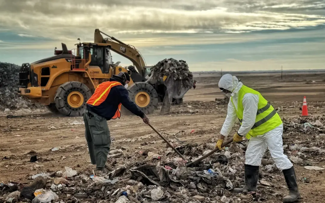 Desaparición de Carl Smith: Búsqueda en el Vertedero de Larimer Continúa Sin Resultados