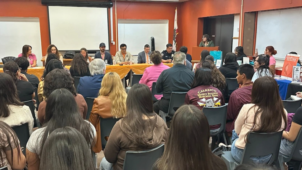 Prevención de la Violencia en el Noviazgo: Panel de Concientización en Calexico