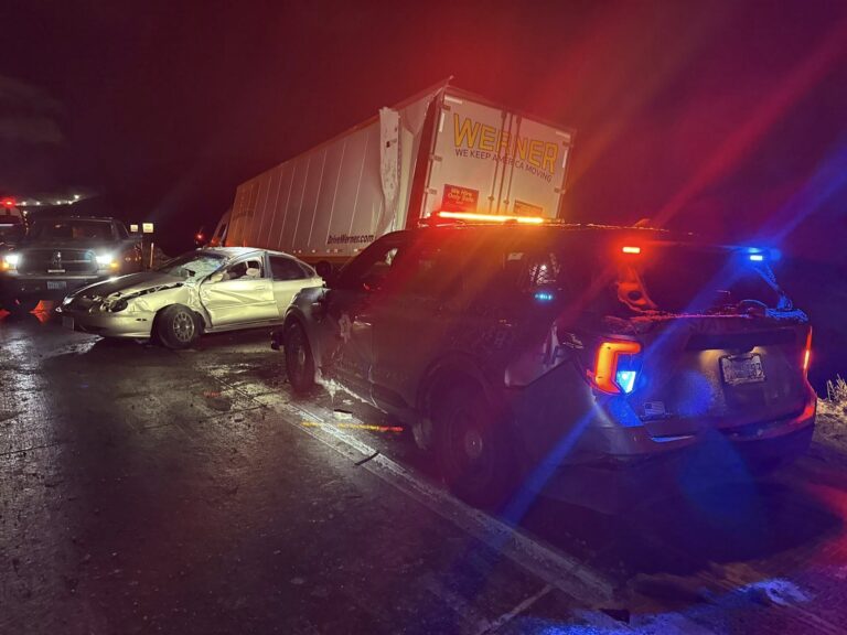 Choque masivo en la I-80: 3 camiones destrozados tras un impactante accidente nocturno