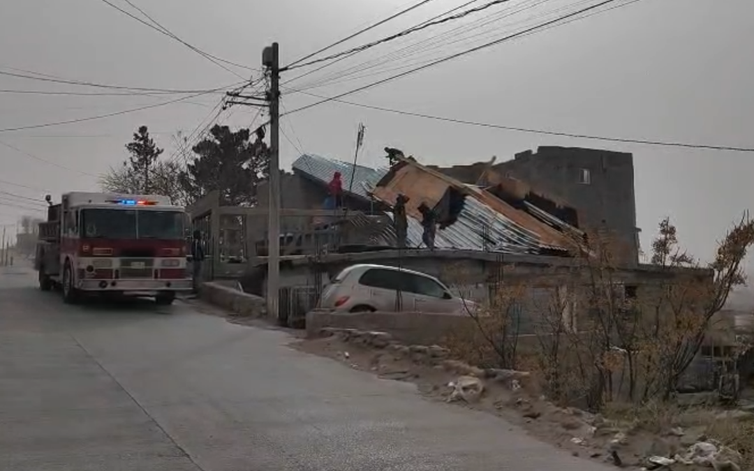 Vientos Fuertes Arrancan Techo de Vivienda en Ciudad Juárez