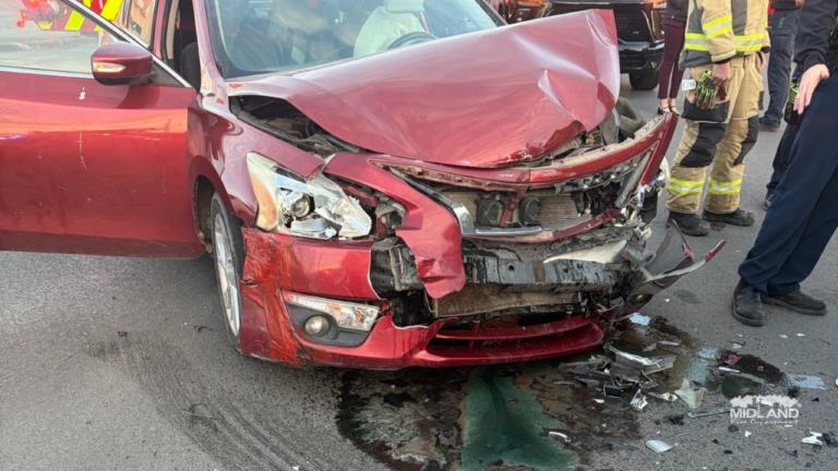 Rescate vehicular en Midland: Bomberos liberan a víctima de accidente automovilístico