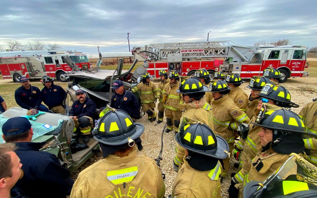 Entrenamiento de Bomberos en Abeline: Preparación en Extricación Vehicular y Seguridad