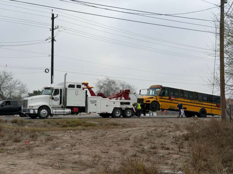 Accidente vehicular en Mission Texas: Ambos conductores son trasladados al hospital