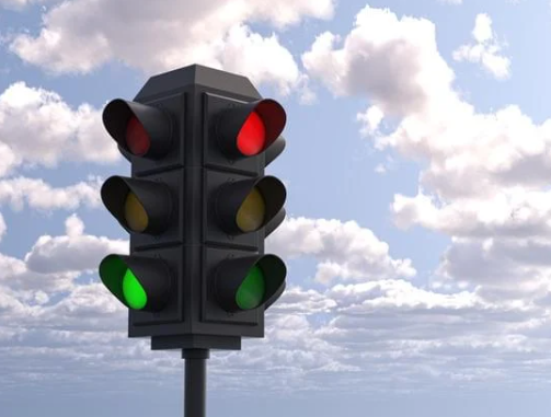 Nuevo Semáforo Activa la Seguridad Vial en Red Rock Canyon