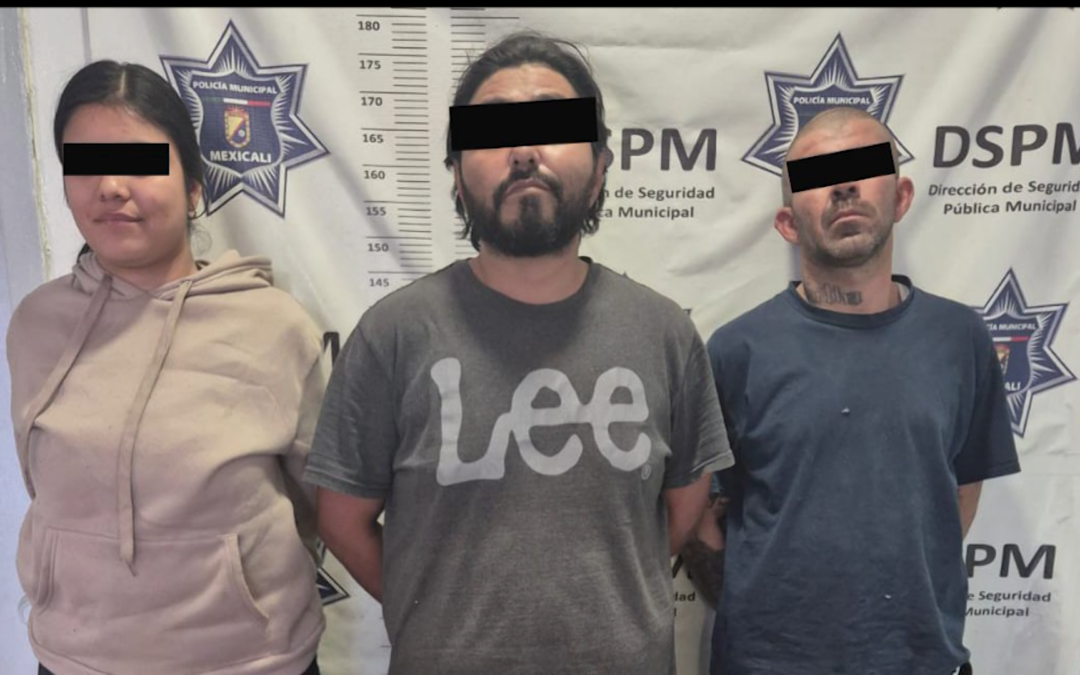 Persecución de alta velocidad en Mexicali concluye con la detención de tres por posesión de arma prohibida