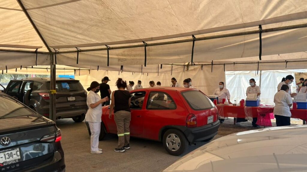 Familias se Vacunan este Fin de Semana en el Módulo del Estadio de Rayados