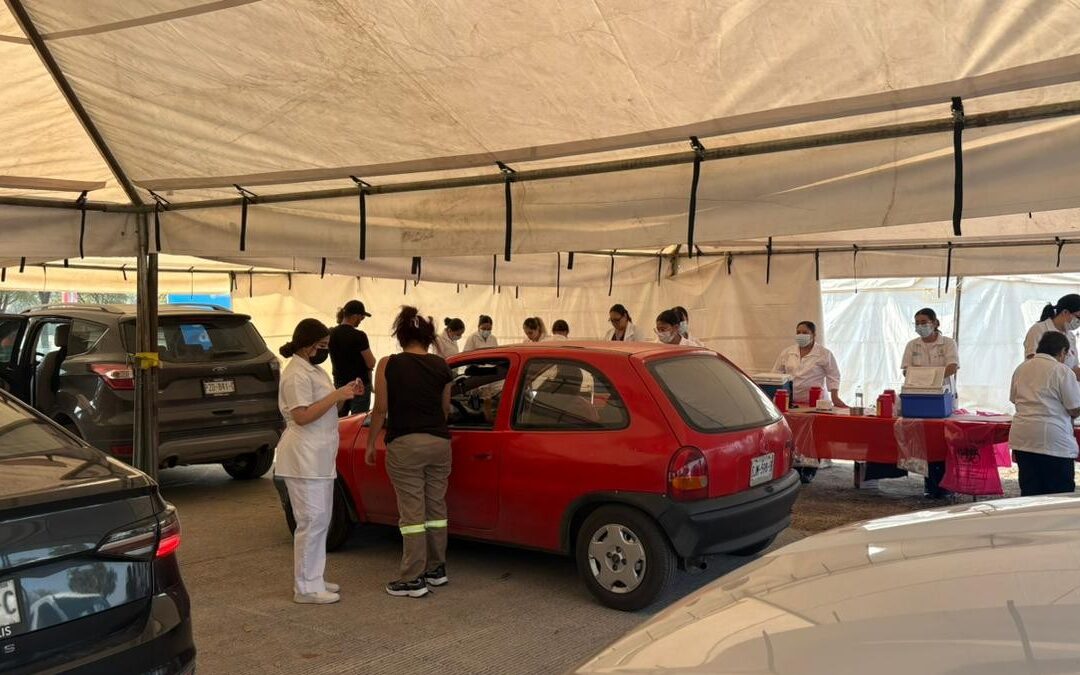 Familias se Vacunan este Fin de Semana en el Módulo del Estadio de Rayados