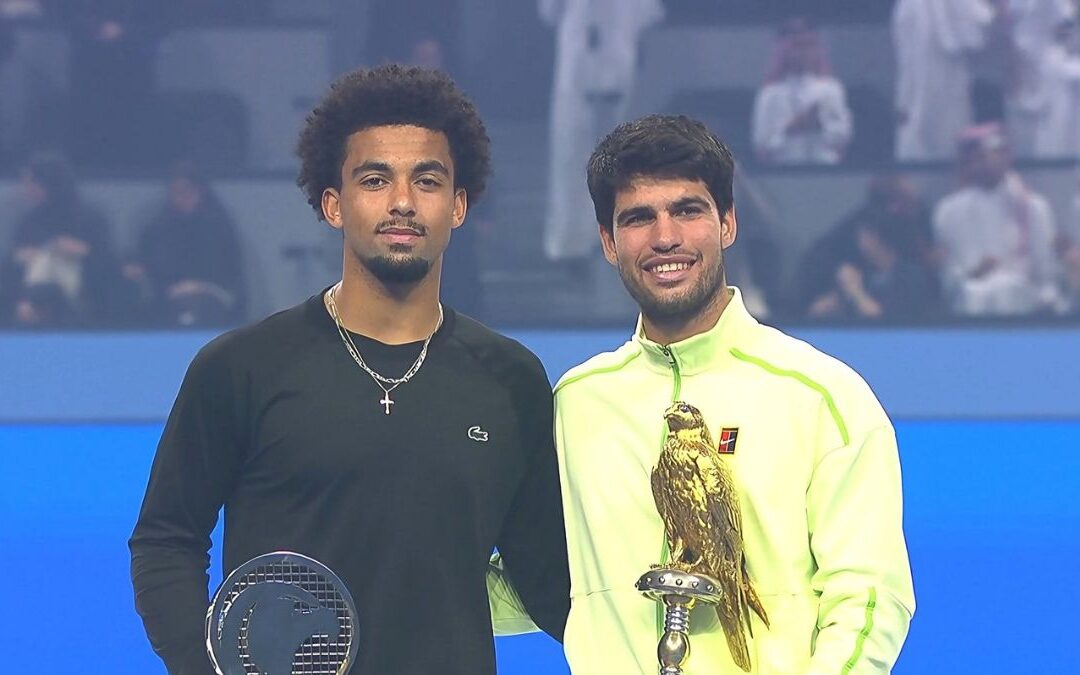 Arthur Fils Destroza su Raqueta en un Partido Emocionante contra Carlos Alcaraz en Doha