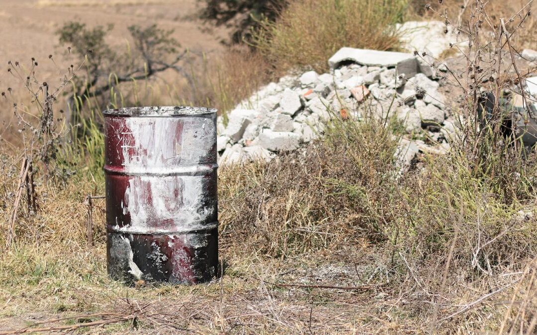Descubren cadáver encobijado en tambo en Cuautlancingo, Puebla