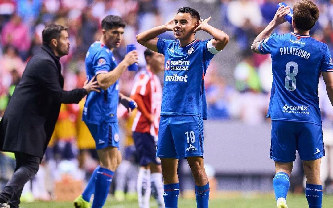 Cruz Azul Rompe el Invicto de Chivas en el Estadio Cuauhtémoc