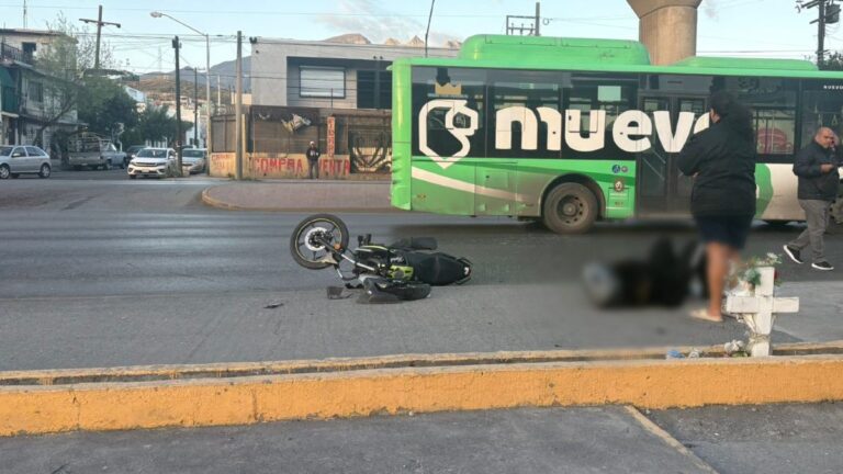 Motociclista Lesionado en Accidente de Auto en Avenida Aztlán, Monterrey