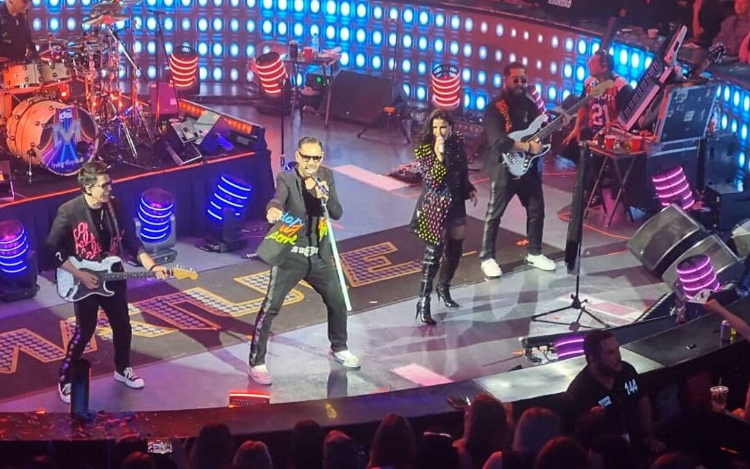 Matute Revoluciona el Domo Care con una Fiesta Ochentera Inolvidable