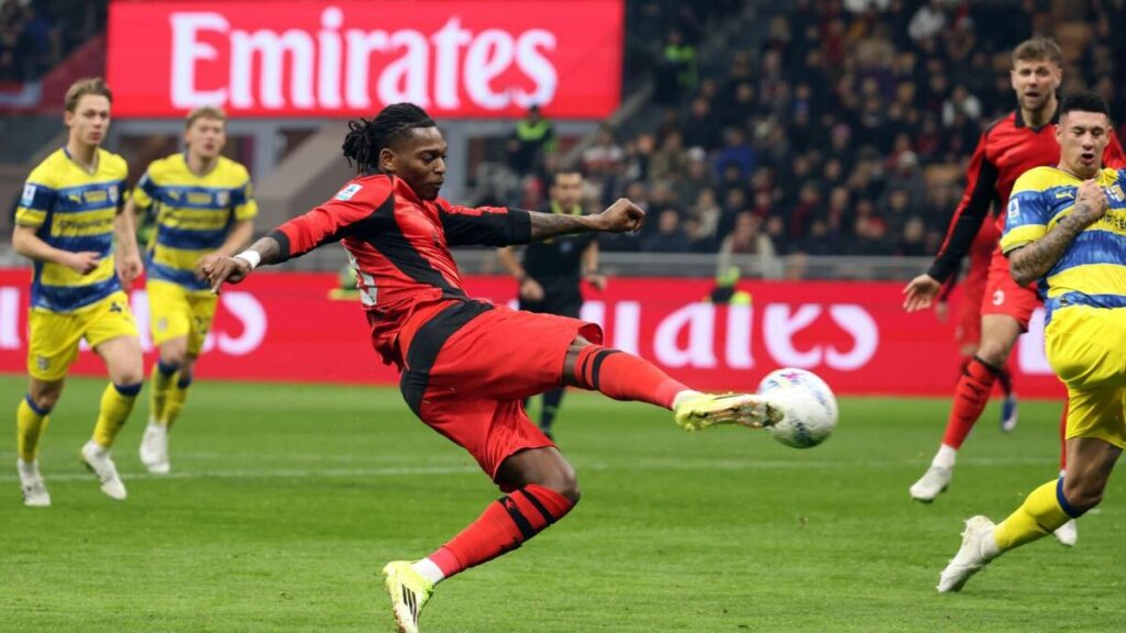 El Milan se aleja del Scudetto tras caer en casa ante el Parma