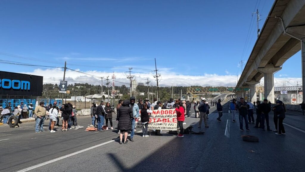 Bloqueo en la Carretera México-Toluca por Desabasto de Agua Potable