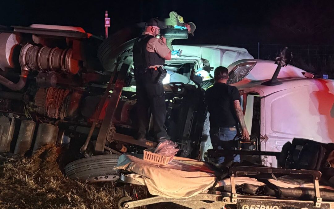 Patrulla Fronteriza de Kingsville Brinda Asistencia en Accidente Grave en la Carretera 77