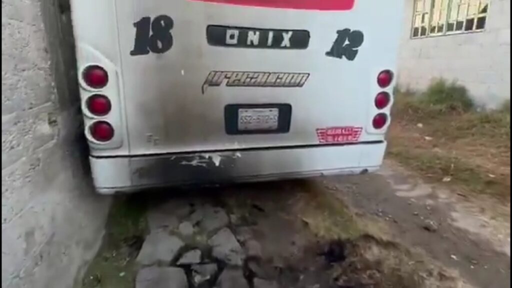 Incendio intencionado: Lanzan bomba molotov a microbús de la Ruta 18 en Flor del Bosque, Puebla