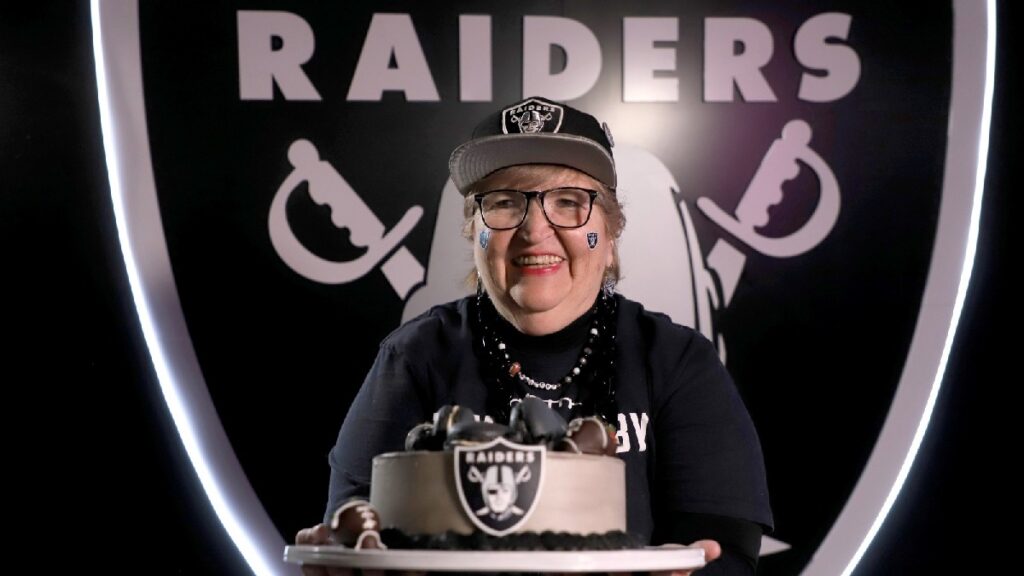 Bárbara Estrada: La Aficionada Mexicana Seleccionada como Fan Internacional del Año por la NFL