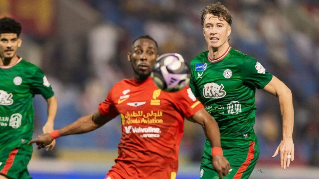 Julián Quiñones se destaca en Arabia: 22 goles y contando